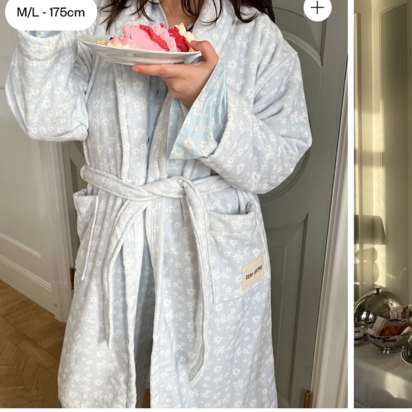 Djerf Avenue Robe in Dream Cake. Size M/L NWT - Picture 4 of 8